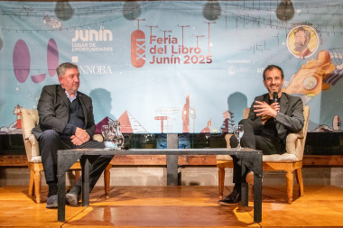 Petrecca abrió la Feria del Libro de Junín con fuerte tono de gestión