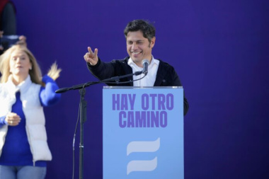 Kicillof desembarca en 9 de Julio con obras y móviles policiales