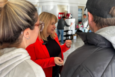Entrega de equipamiento para comedores escolares en Arribeños