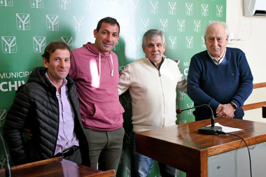 Britos anunció aumento a municipales y "atendió" a LLA y La Cámpora