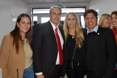 Golía y Kicillof inauguraron la Escuela de Artística, un Jardín Maternal, hicieron entrega de patrulleros, bicicletas y 172 escrituras