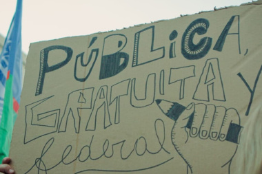 UNNOBA: Miércoles de actos, abrazos simbólicos y marcha de antorchas