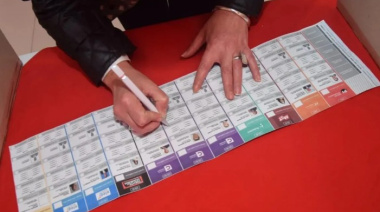 Con firmas de la cuarta, senadores bonaerenses insisten en la boleta única de papel