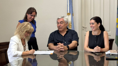 Alegre encabezó la apertura de otra licitación: esta vez para un vehículo para Medio Ambiente