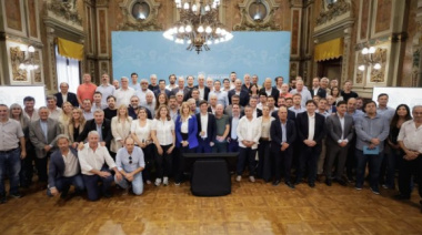 Kicillof advirtió a intendentes por la caída de recursos y prometió coparticipar fondos de juicios contra Nación