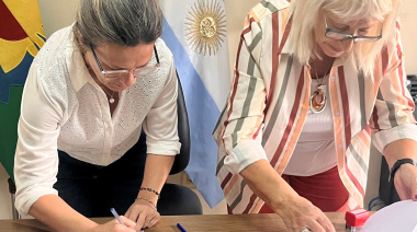 Gentile firmó contratos para nuevas luminarias led en Dudignac y Morea