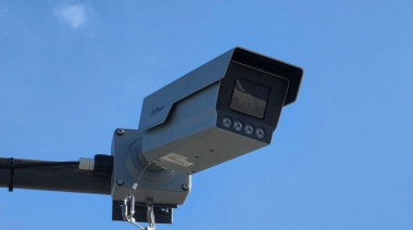 Seguridad: se instaló un lector de patentes en un acceso a la ciudad