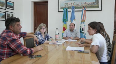 Fortalecer políticas públicas e intervención territorial, temas de Recoulat con trabajadores sociales