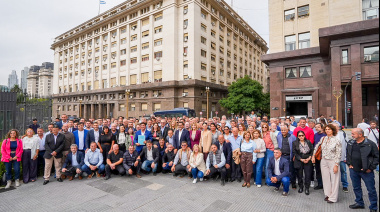 Intendentes reclamaron a Milei por la baja de la nafta y la reactivación de la obra pública