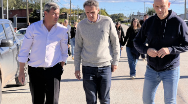 Katopodis y Lago recorrieron Casares, Henderson y Bragado para apuntalar la obra pública provincial