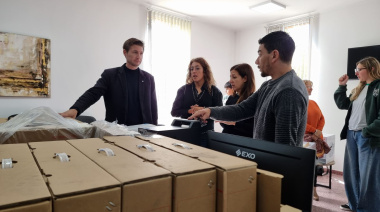 El Ministerio de Salud bonaerense entregó equipamiento informático a Junín y Alem 