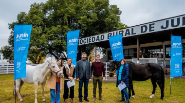 Convenio entre Municipio y Fundación Integral de Equinoterapia para otorgar becas a niños y niñas