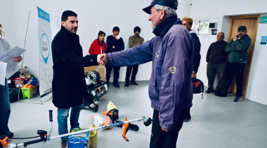 Egüen entregó microcréditos y herramientas a emprendedores