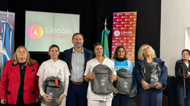Salud PBA entregó mochilas técnicas equipadas a estudiantes de enfermería en Lincoln