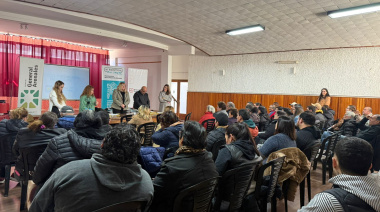 Más familias del distrito firmaron sus escrituras y dieron un paso clave hacia la seguridad jurídica de sus hogares