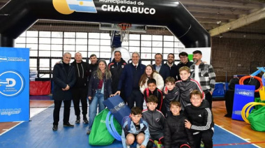 Golía entregó material deportivo a 22 clubes e instituciones de Chacabuco