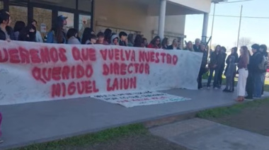 "Nivelar para arriba molesta": fuerte reclamo de familias y docentes por la restitución del director de la Técnica 2