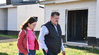 Barenghi y la ministra Batakis recorrieron el reinicio de las obras de las viviendas ex Cáritas
