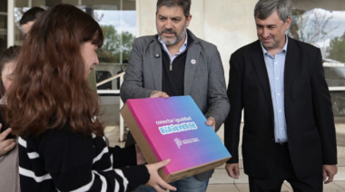 Bianco y Pugnaloni entregaron computadoras de Conectar Igualdad Bonaerense en Hénderson