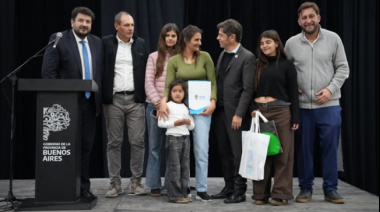 Primera parada de Kicillof en la cuarta: viviendas y escrituras para familias de Carlos Casares y 9 de Julio