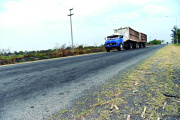 Transportistas reclaman por el mal estado de las rutas