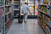 Caída del consumo: almacenes y supermercados sienten el impacto