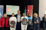 Salud PBA entregó mochilas técnicas equipadas a estudiantes de enfermería en Lincoln