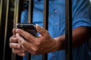 Celulares en las cárceles: el Concejo aprobó un pedido de LLA para limitar las comunicaciones de los internos