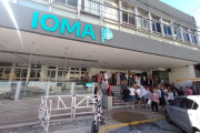 Protesta frente a IOMA por las prestaciones de discapacidad