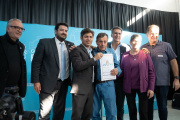 Kicillof llega a Rivadavia con escrituras, netbooks y nuevos convenios